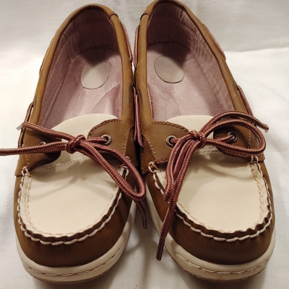 Shoes - 🌸🌸 OBO 🌸🌸Women's Bass Marlin boat shoe Size 9